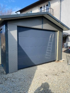 Garaże blaszane z płyty warstwowej – Solidne i trwałe rozwiązanie dla Twojej posesji! GardHouse
