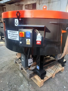 Betoniarka /Mieszalnik Elektryczny z falownikiem 1200 L/Producent